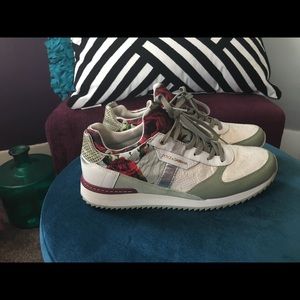 Authentic Dolce & Gabbana Size 8!